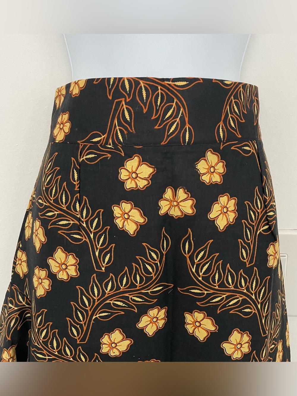 NWT Batik First Asymmetric Black Floral-Print Midi Skirt Yellow & Orange Small - Picture 7 of 14